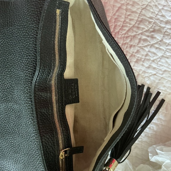 Gucci Soho flap bag. Black Crossbody Bag with Gold Chain & tassel - Picture 8 of 11